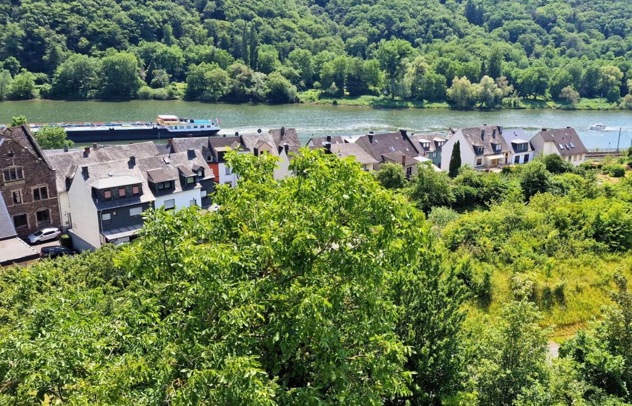 Riesling Appartement For 2 - 4 People - Billiards - Balcony With Mosel View - Parking - Wine Barrel Bar - Fully Equipped Kitchen - Netflix - Waiputv - 3 Km From Cochem Klotten Exterior foto